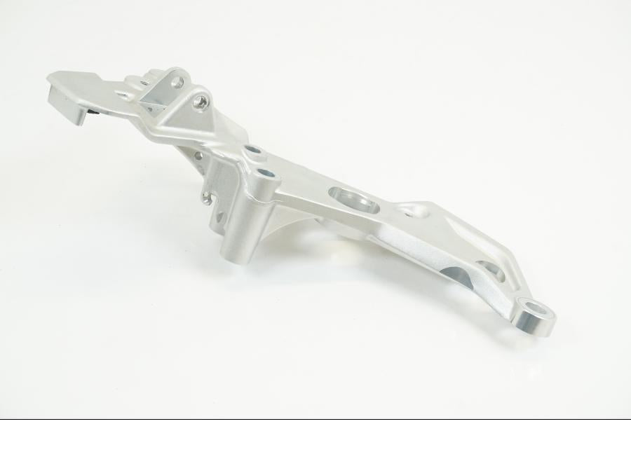 Baksidan på Fotpinnefäste från en BMW F 850 GS -2021 motorcykel.