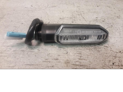 Framsidan på Blinkers från en Honda ADV 750 -2017 motorcykel.