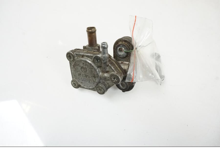 Höger sida på Bensinkran från en Yamaha BT 1100 -2003 motorcykel.