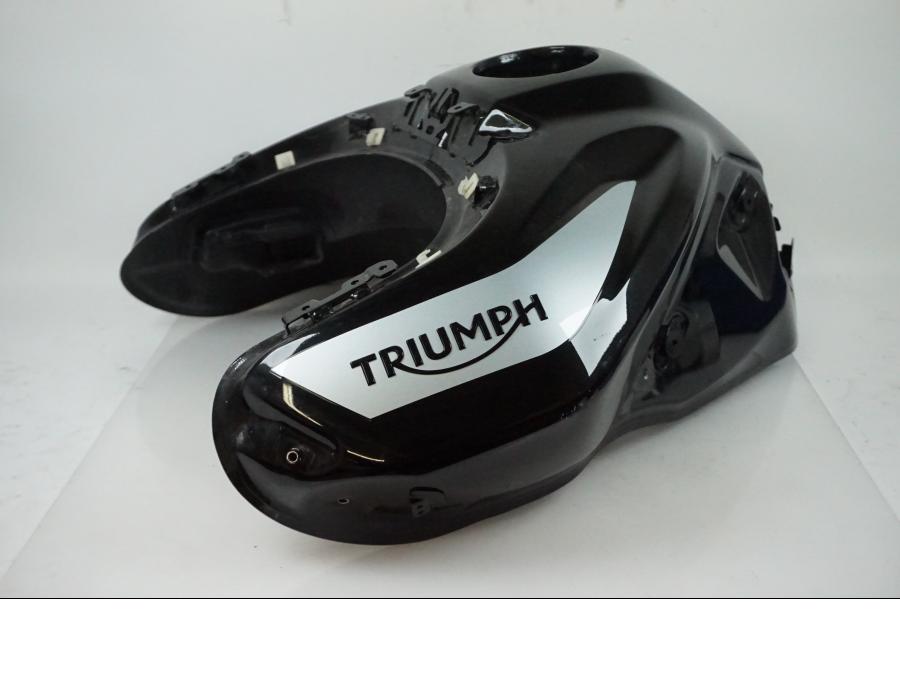 Framsidan på Bensintank från en Triumph Tiger 900 GT Pro -2021 motorcykel.