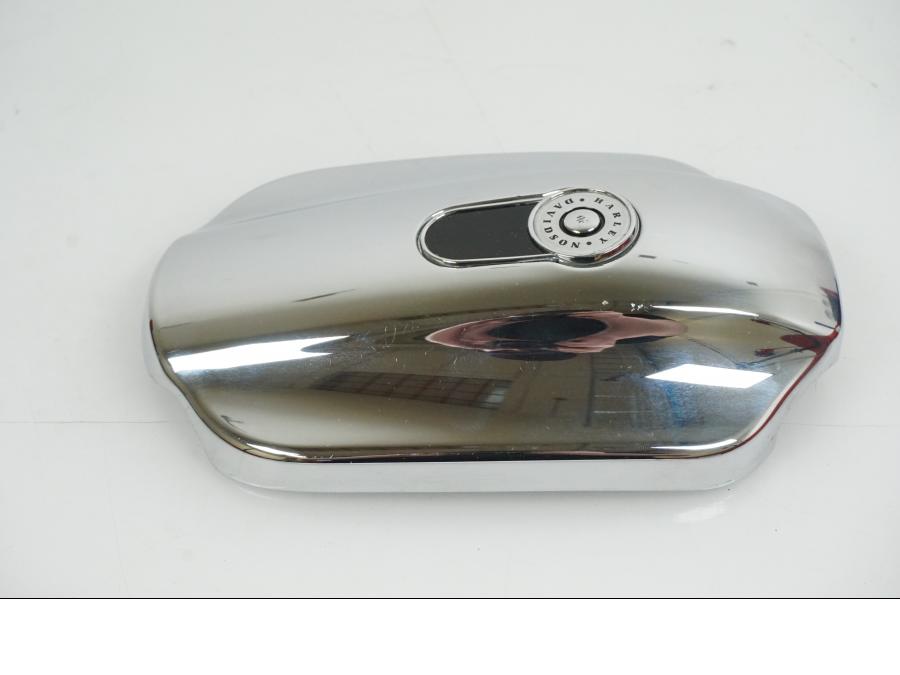 Baksidan på Bensintankkonsoll från en H-D Softail Breakout FXSB -2016 motorcykel.