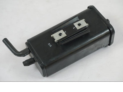 Vänster sida på Bensintanksavluftare från en KTM 1290 Super Duke R -2018 motorcykel.