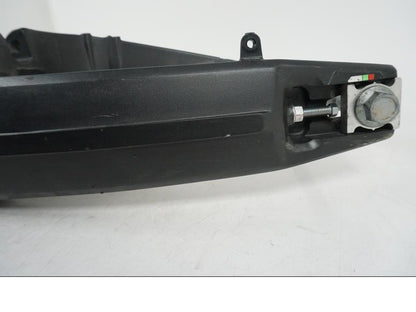 Höger sida på Sving från en Honda CB 650 F Hornet -2017 motorcykel.