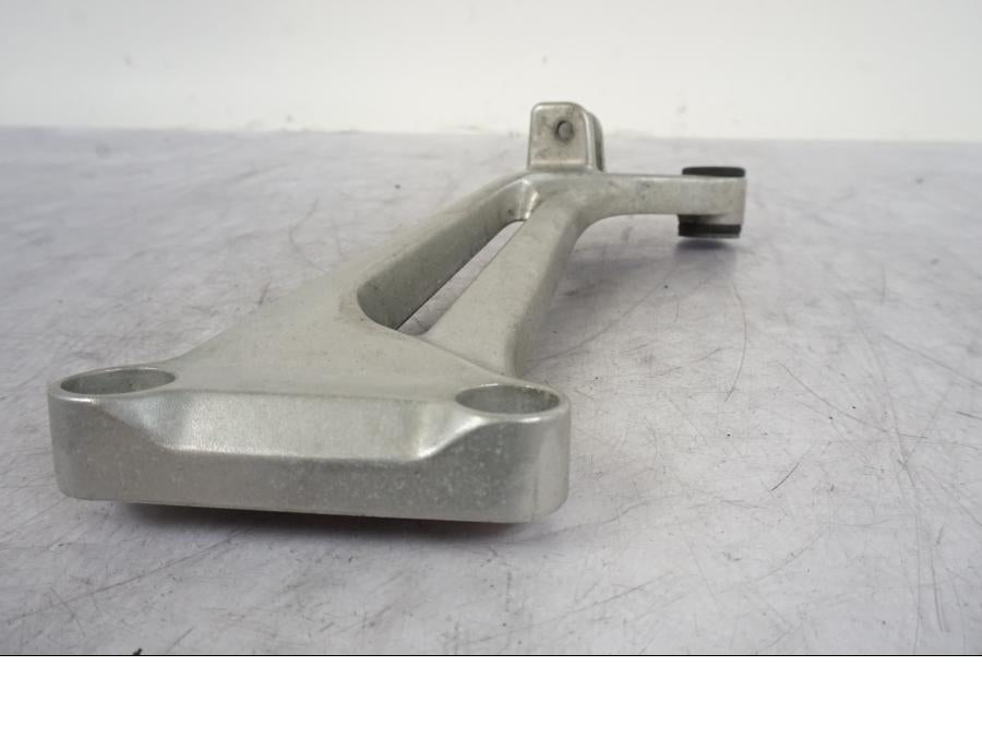 Höger sida på Fotpinnefäste från en Honda VTR 1000 F -1997 motorcykel.