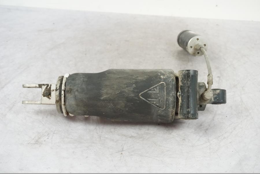 Vänster sida på Stötdämpare från en Triumph Tiger Explorer -2016 motorcykel.