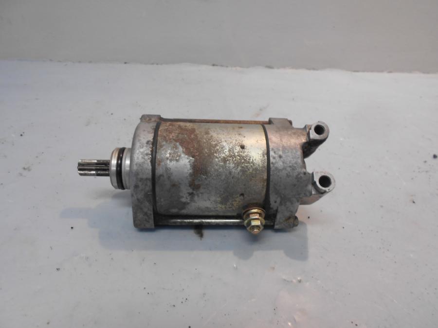 Baksidan på Startmotor från en Yamaha XTZ 750 -1994 motorcykel.