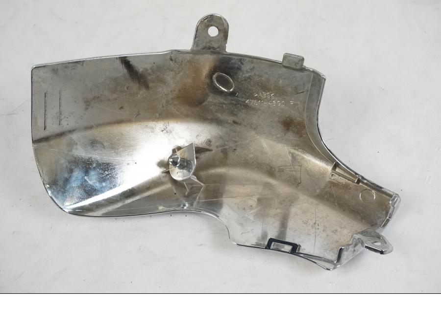 Extrabild1 på Magkåpa från en Suzuki VZR 1800 -2009 motorcykel.