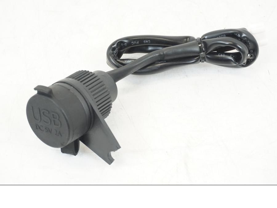 Framsidan på El uttag 12 V från en Yamaha MT-09 -2021 motorcykel.