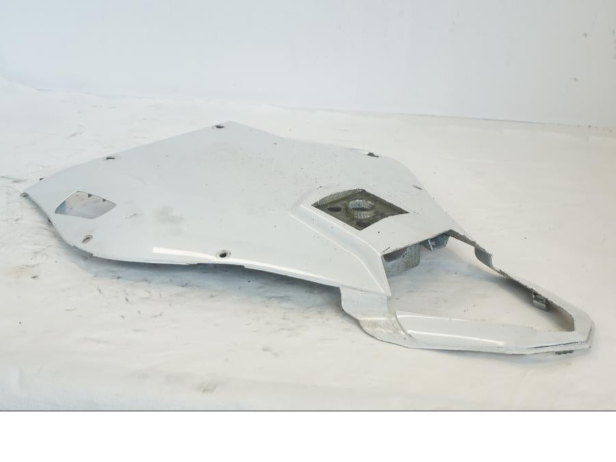 Snett uppifrån på Undertail från en Yamaha YZF R6 -2006 motorcykel.