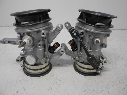 Baksidan på Spjällhus från en KTM RC8 -2013 motorcykel.