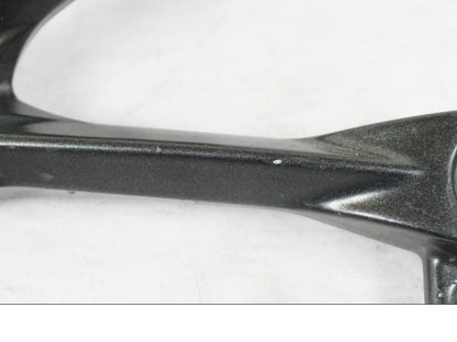 Baksidan på Fotpinnefäste inre från en Kawasaki ZX-6R -2011 motorcykel.