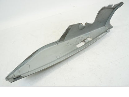 Snett nerifrån på Bakvinge från en BMW F 650 CS -2003 motorcykel.