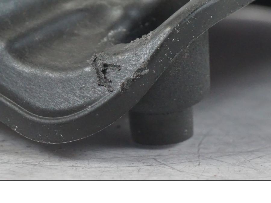 Snett nerifrån på Luftburkslock från en BMW R 1250 GS -2021 motorcykel.