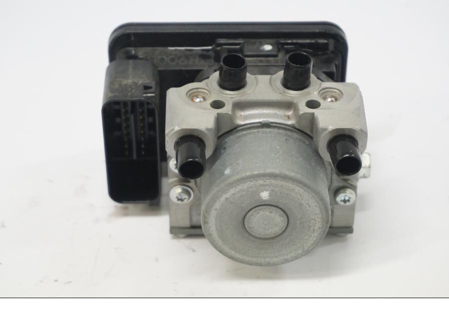 Framsidan på ABS Modulator från en Kawasaki Z 900 -2019 motorcykel.