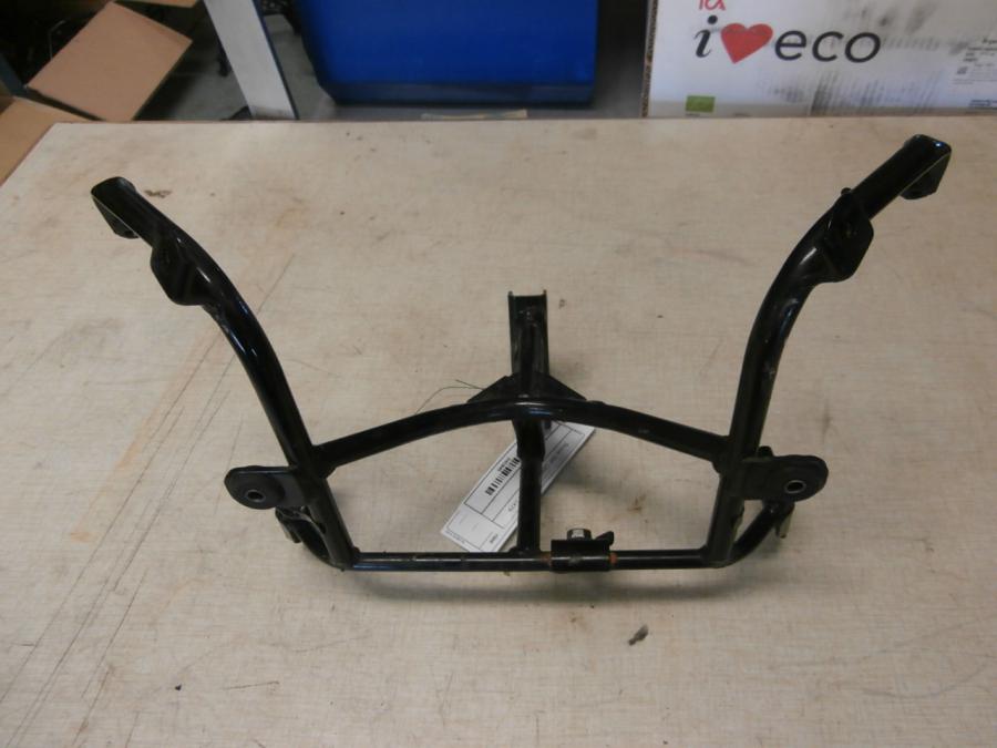 Baksidan på Kåpstag från en Suzuki GSF 1200 -2000 motorcykel.