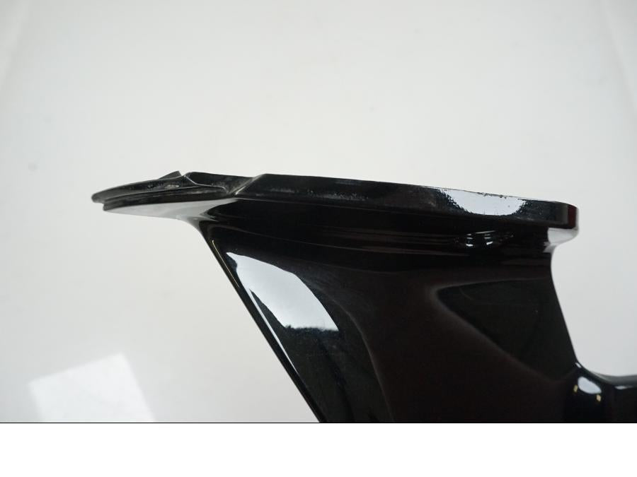 Snett nerifrån på Innerpanel från en Yamaha YZF 1000 R1 -2011 motorcykel.