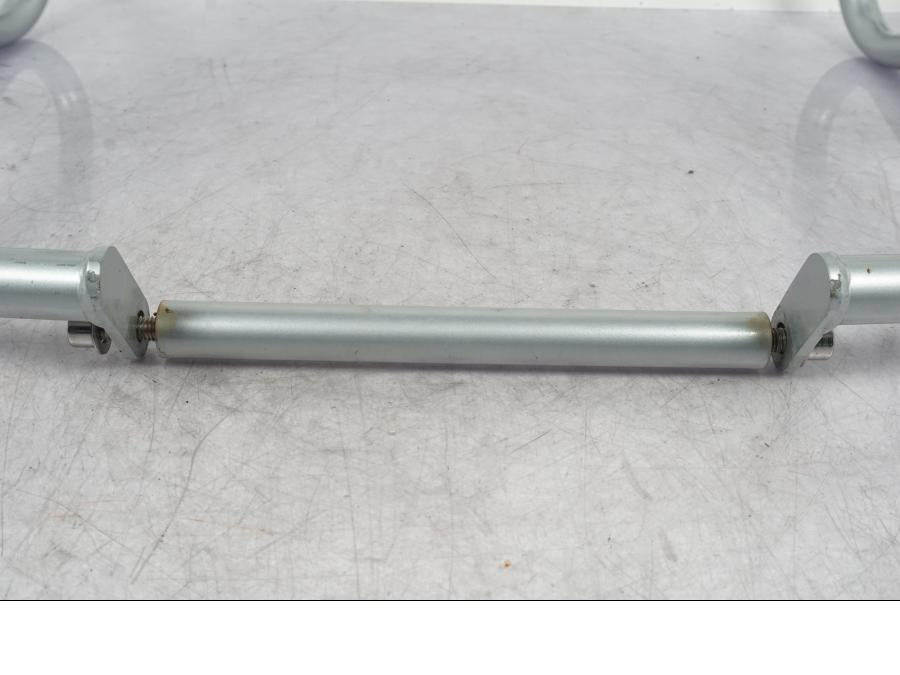 Vänster sida på Motorskyddsbåge från en BMW R 1200 GS -2005 motorcykel.