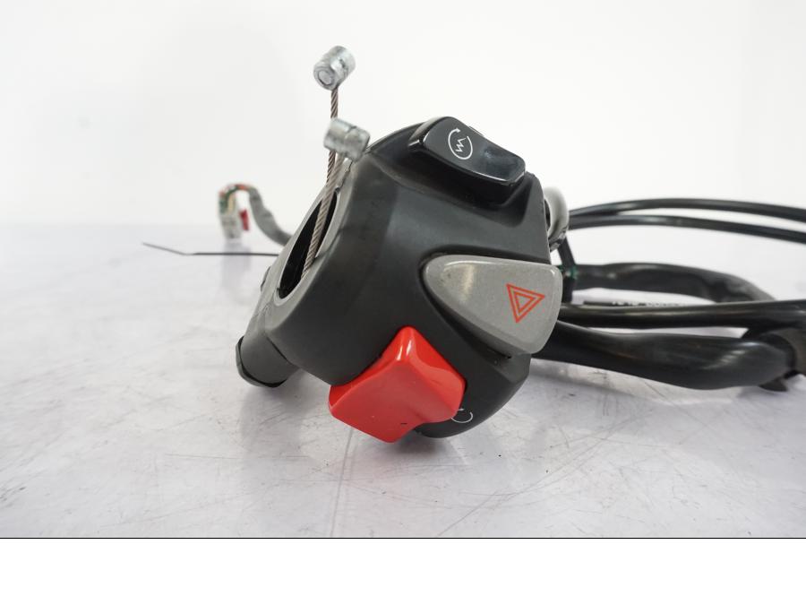 Baksidan på Styrelreglage från en Honda VFR 1200 -2010 motorcykel.