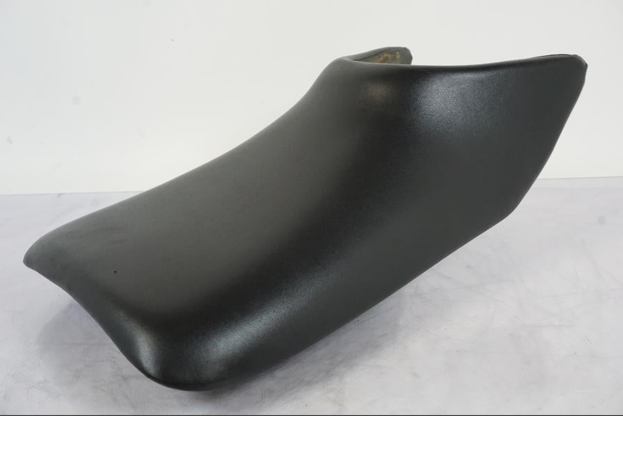 Snett uppifrån på Sadel från en Honda CBR 125 R -2006 motorcykel.