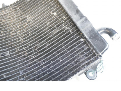 Höger sida på Vattenkyl från en Suzuki RF 600 R -1996 motorcykel.