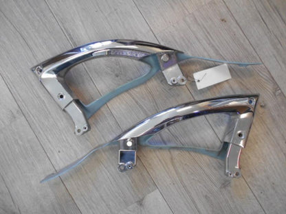 Framsidan på Passagerarhandtag från en Kawasaki VN 1700 Classic Tourer -2009 motorcykel.