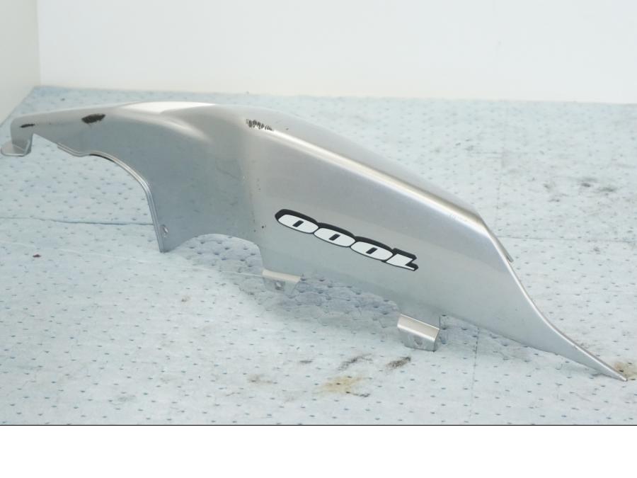 Höger sida på Bakvinge från en Suzuki GSX-R 1000 -2008 motorcykel.