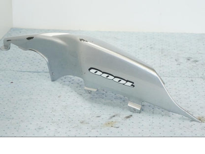 Höger sida på Bakvinge från en Suzuki GSX-R 1000 -2008 motorcykel.