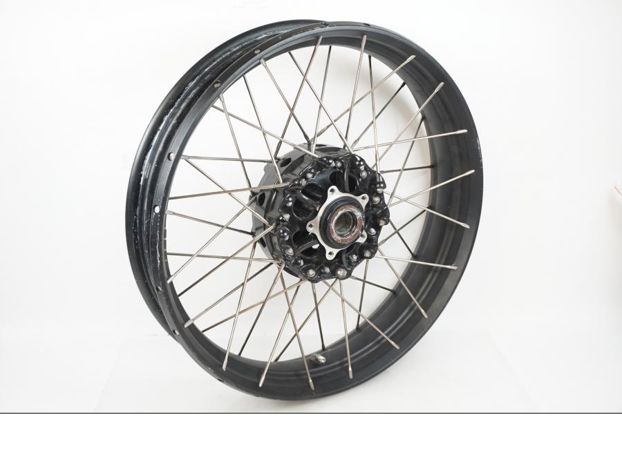 Framsidan på Fälg från en Ducati Multistrada V4 -2021 motorcykel.