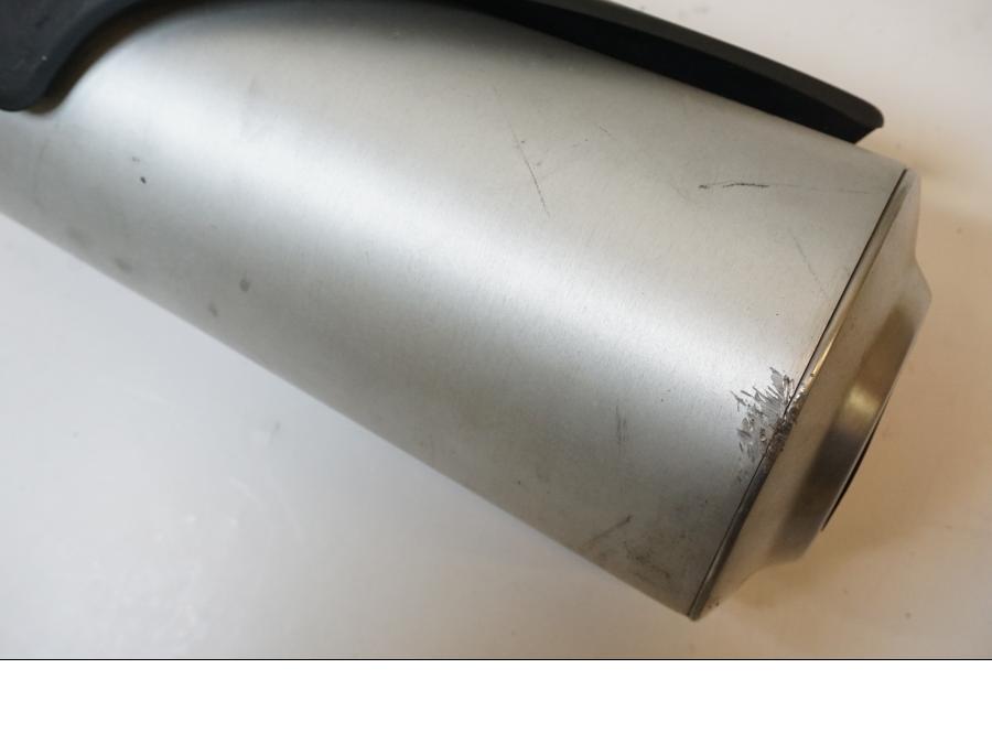 Höger sida på Ljuddämpare från en Ducati Monster 696 -2013 motorcykel.