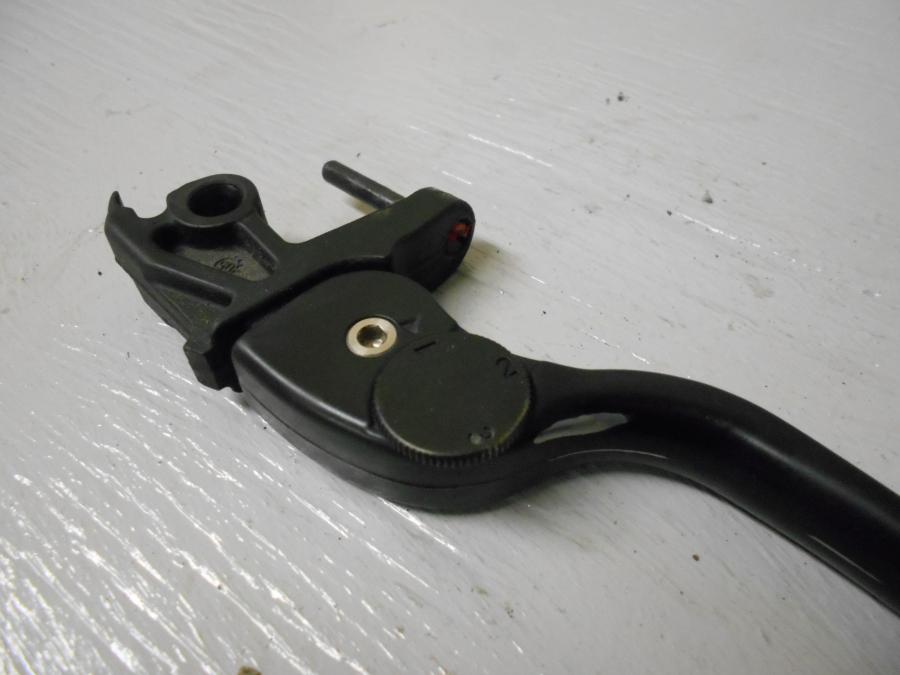 Baksidan på Kopplingsgrepp från en BMW K 1200 LT -2007 motorcykel.