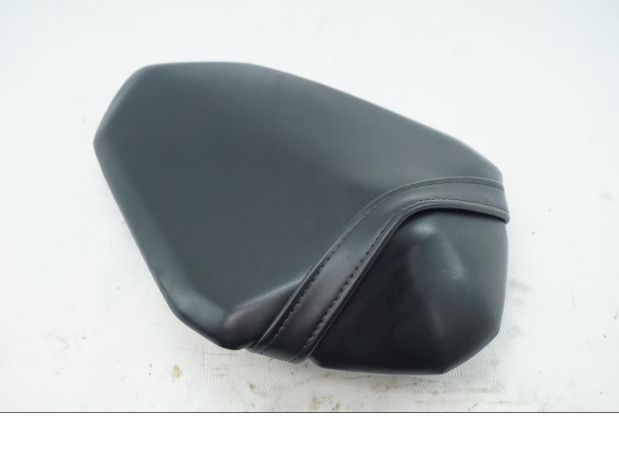 Framsidan på Sadel från en Kawasaki Z 800 -2013 motorcykel.