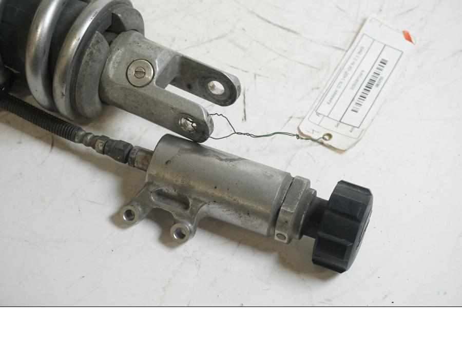 Baksidan på Stötdämpare från en Kawasaki GTR 1400 -2008 motorcykel.