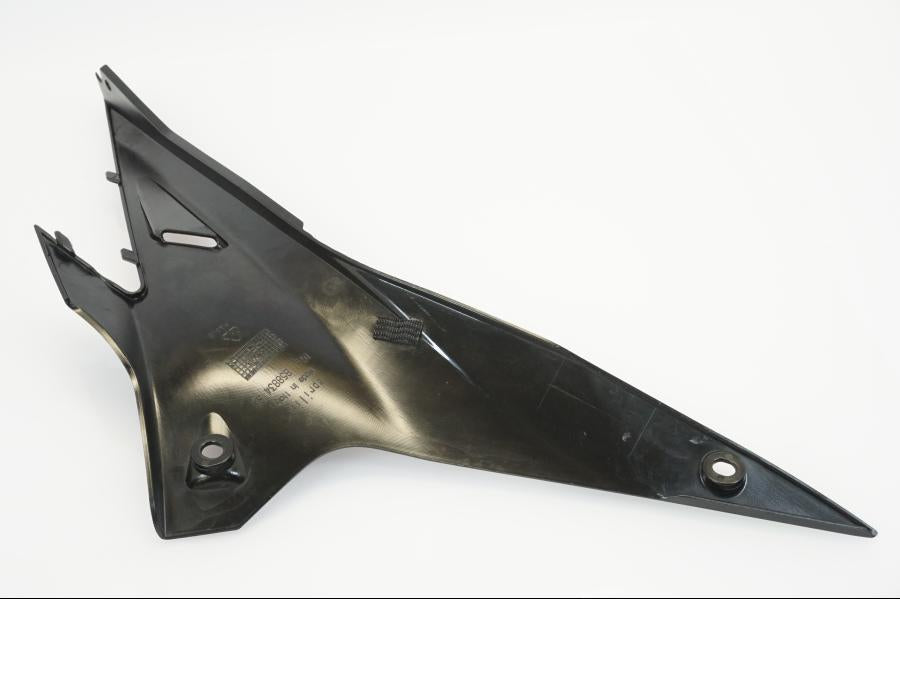 Vänster sida på Sidopanel från en Aprilia Tuono V4R -2016 motorcykel.