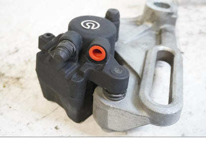 Baksidan på Bromsok från en BMW F 800 R -2010 motorcykel.