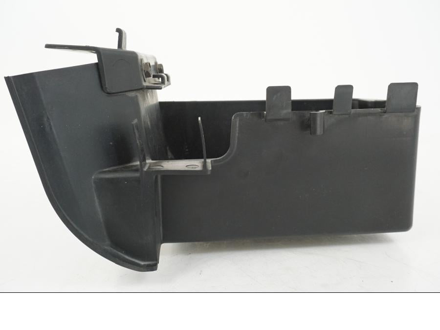 Vänster sida på Batterihållare från en Kawasaki VN 1500 Mean Streak -2002 motorcykel.