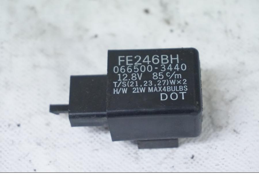 Framsidan på Blinkersrelä från en Kawasaki VN 800 -1996 motorcykel.