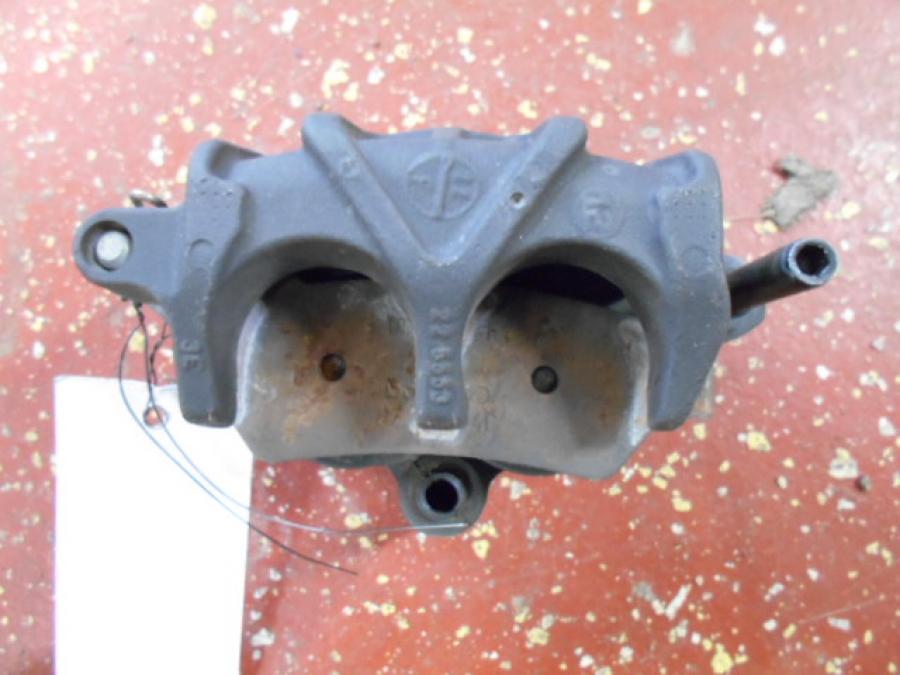 Höger sida på Bromsok från en Husqvarna TR 650 Strada -2012 motorcykel.