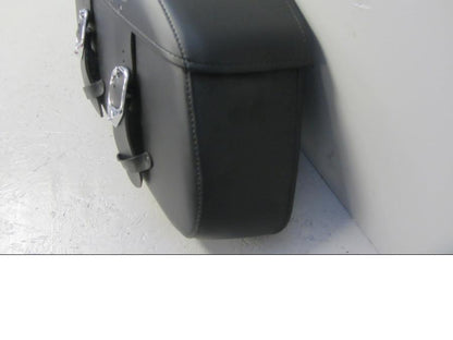 Höger sida på Sidoväska från en H-D Touring Road King Classic FLHRCI -2018 motorcykel.