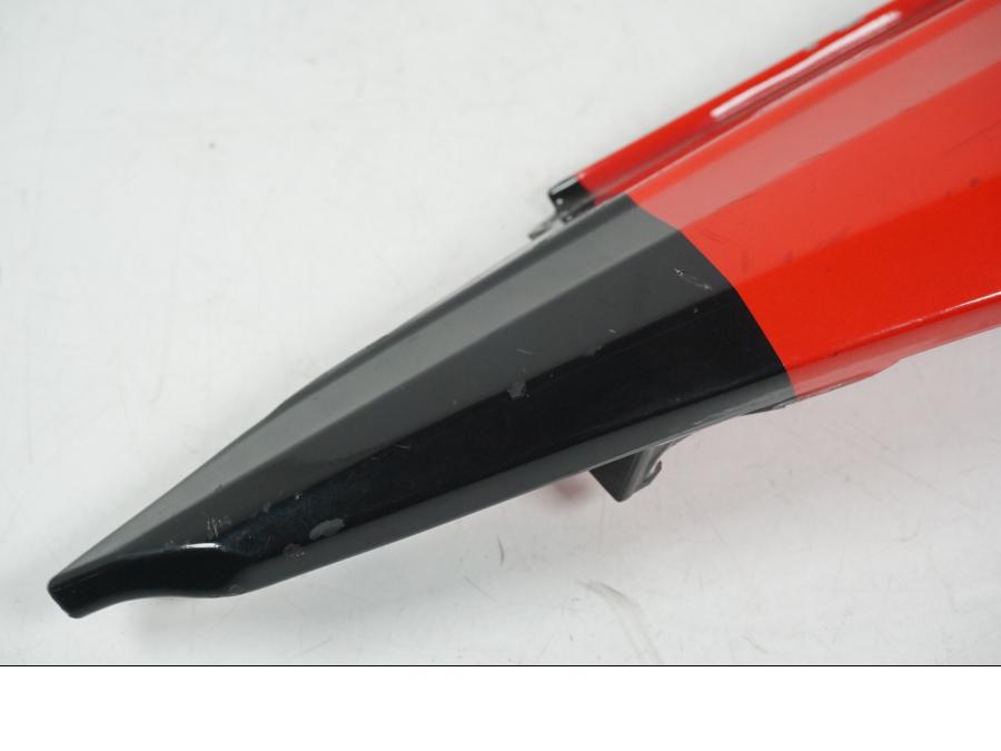 Vänster sida på Bakvinge från en Aprilia RS 125 -2008 motorcykel.