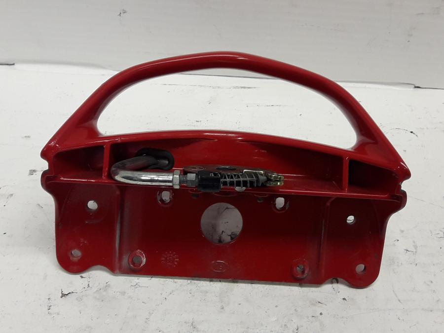 Höger sida på Passagerarhandtag från en Ducati 750 SS -2000 motorcykel.