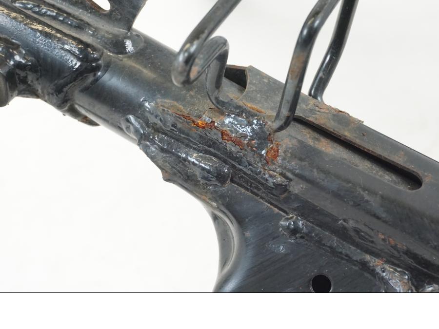 Höger sida på Bakram från en Honda ST 1300 -2002 motorcykel.