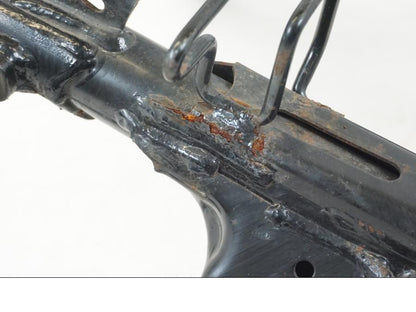 Höger sida på Bakram från en Honda ST 1300 -2002 motorcykel.