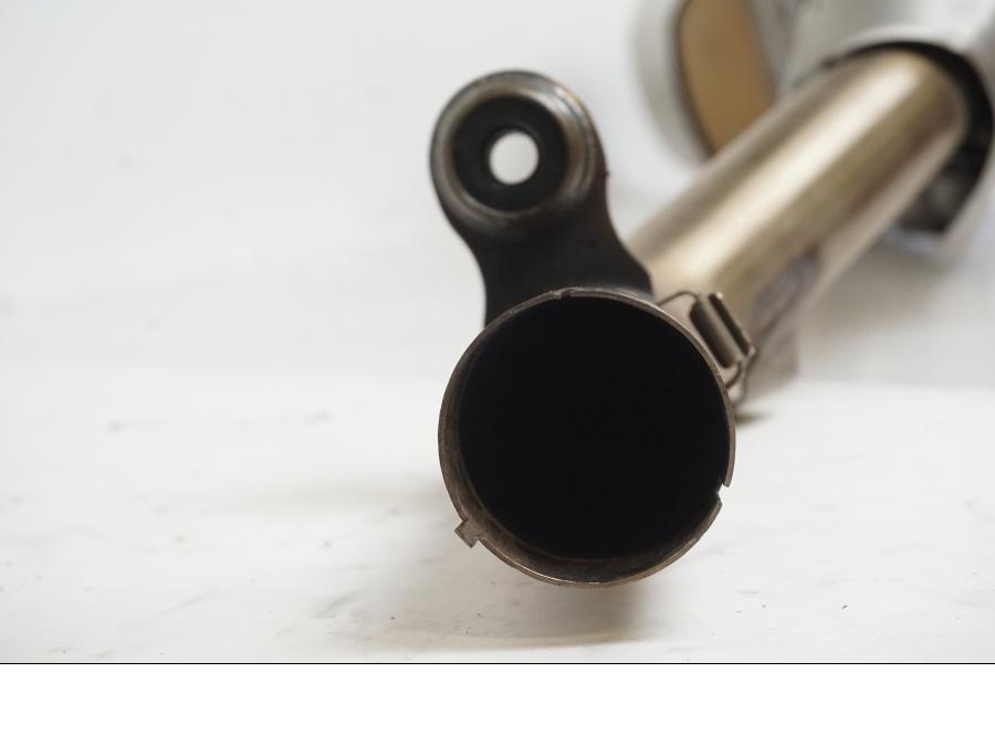 Höger sida på Ljuddämpare från en BMW K 1600 -2013 motorcykel.