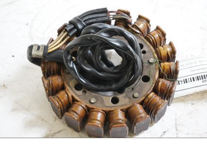 Framsidan på Generator från en Honda XL 600 V -1997 motorcykel.