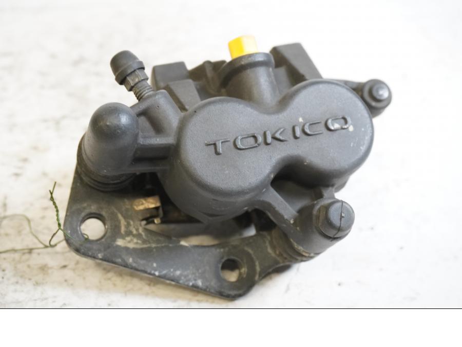 Framsidan på Bromsok från en Suzuki GSX 750 -2001 motorcykel.