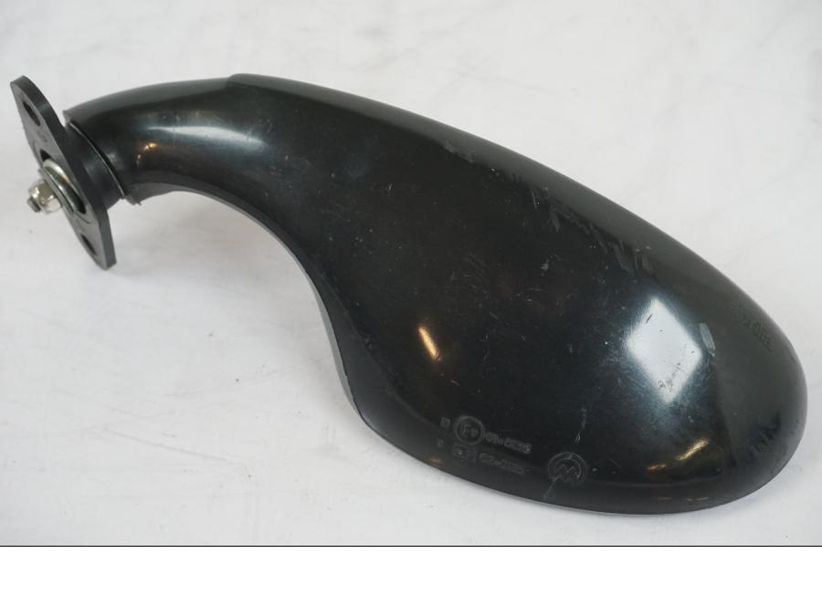 Snett uppifrån på Backspegel från en Aprilia RS 125 -2000 motorcykel.