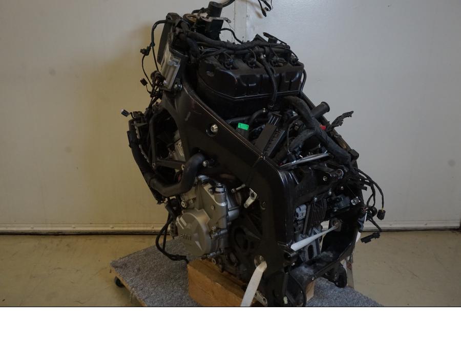 Höger sida på Motorpaket från en BMW S 1000 XR -2019 motorcykel.
