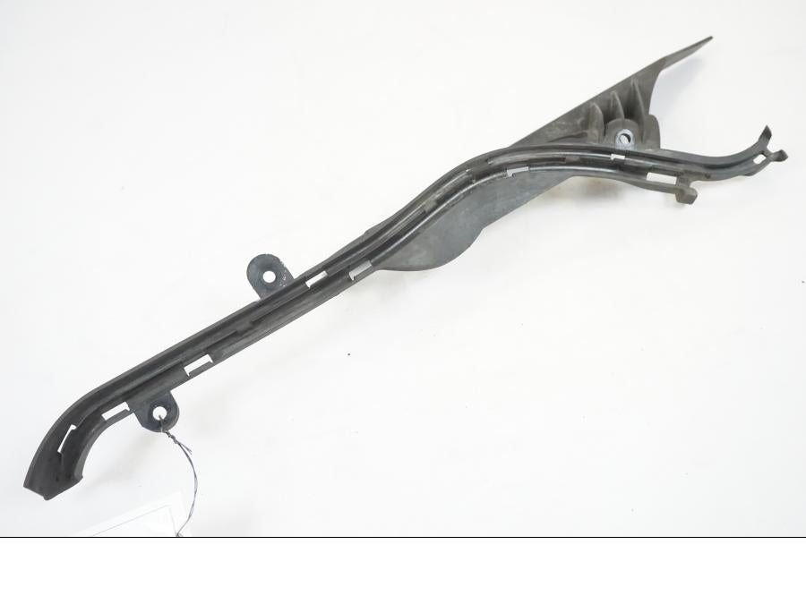 Baksidan på Remskydd från en BMW F 650 CS -2002 motorcykel.