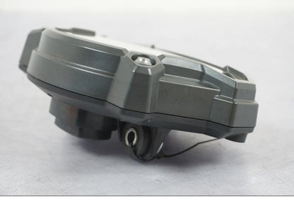 Höger sida på Instrumentpanel från en Kawasaki Z 900 -2019 motorcykel.