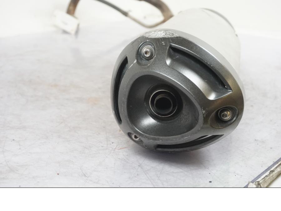 Vänster sida på Avgassystem från en Yamaha YZF-R 125 -2009 motorcykel.